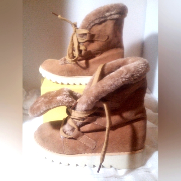 #1 K - Unisex Brown Faux Fur Lined Lace up Boots Size 3 LIKE NEW - Picture 1 of 5
